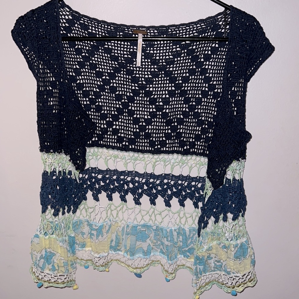 🌞 Free People Crocheted Sweater/layering top, beautifully layered details.